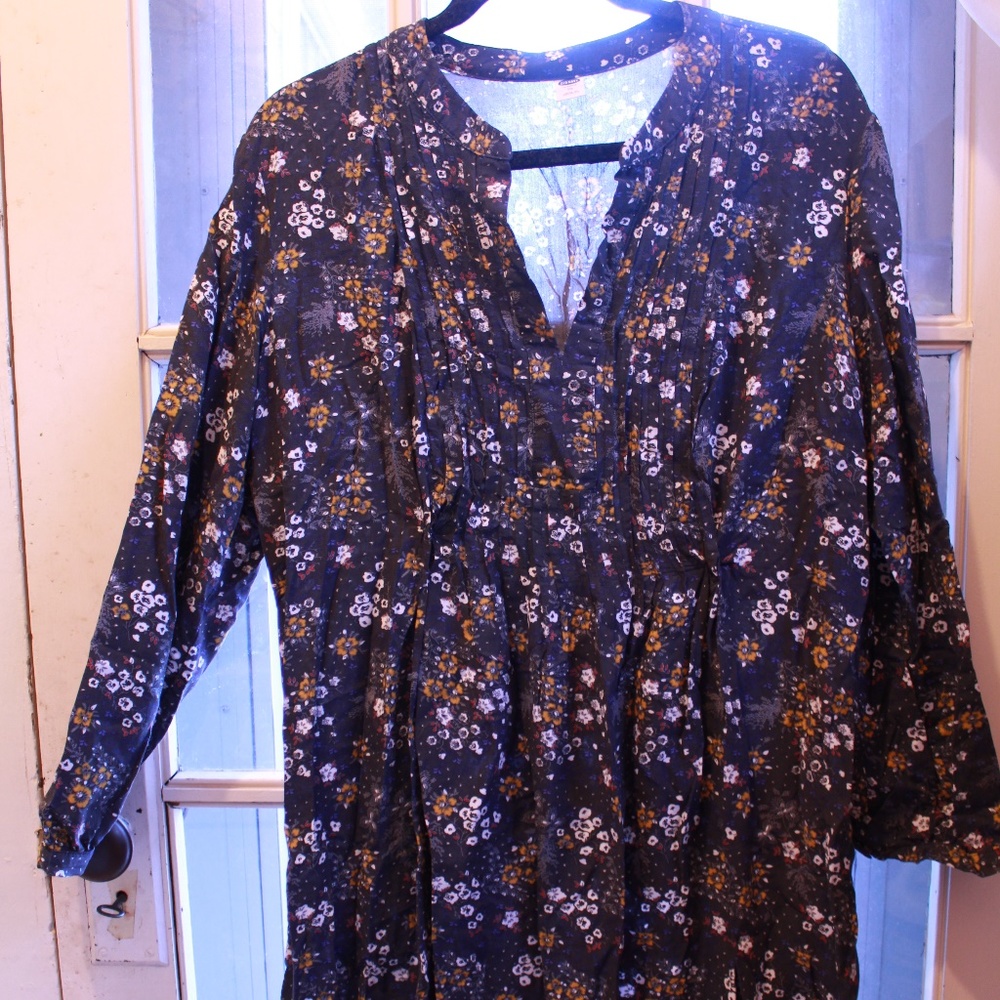 Old Navy Gray Floral Pintuck Swing Dress